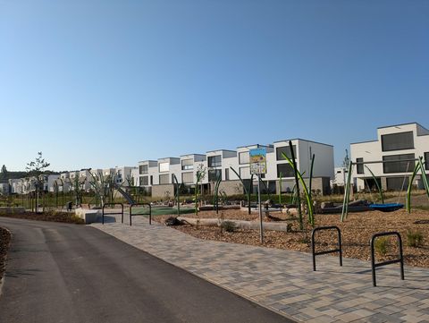 Spielplatz in einem Wohngebiet.
